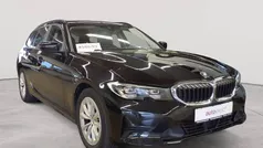 Saphirschwarz metallic Gebraucht 2022 BMW 318 Advantage Kombi | 24.290 € (Superpreis)