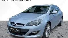 Blau Gebraucht 2014 Opel Astra Exklusiv Kombi | 8.990 € (Teuer)