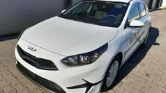 Weiß Neu 2024 Kia Ceed Vision Limousine | 22.990 € (Fairer Preis)