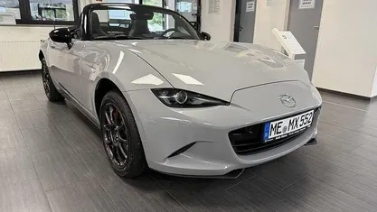 Neu Mazda MX5 Homura-Line 132 PS (97 kW) 2025 Grau Cabrio