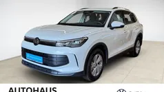 Weiß (oryxweißperlmutteffekt) Gebraucht 2024 VW Tiguan Basis SUV | 39.930 € (Fairer Preis)