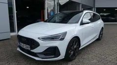 Lackierung frostweiss weiß Gebraucht 2023 Ford Focus ST Kombi | 36.990 € (Fairer Preis)