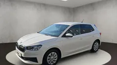 Candyweiß Gebraucht 2022 Skoda Fabia Ambition Limousine | 14.800 € (Fairer Preis)