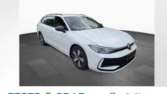 Pure white Gebraucht 2024 VW Passat R-line Kombi | 38.770 € (Fairer Preis)