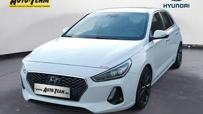 Weiß Gebraucht 2017 Hyundai i30 Trend Limousine | 14.890 € (Fairer Preis)