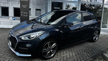 Jet black Gebraucht 2017 Hyundai i30 Turbo Limousine | 14.890 € (Etwas zu teuer)