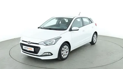 Weiß Gebraucht 2016 Hyundai i20 Classic Limousine | 8.510 € (Fairer Preis)