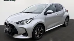 Shimmering silver Gebraucht 2025 Toyota Yaris Hybrid Kleinwagen | 27.690 € (Fairer Preis)