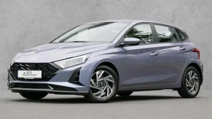 Gebraucht Hyundai i20 Comfort 101 PS (74 kW) 2024 Meta blue / mic Kleinwagen