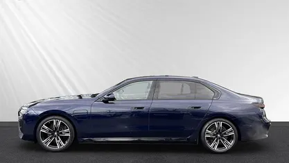 Gebraucht BMW 750e Comfort Edition 489 PS (359 kW) 2024 Limousine