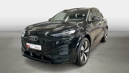 Schwarz (mythosschwarz) Gebraucht 2025 Audi Q6 e-tron Ambiente SUV | 61.420 €