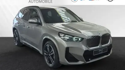 Neu BMW iX1 M Sport 150 kW (204 PS) 2026 Spacesilber metallic SUV