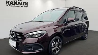 Rot Gebraucht 2023 Mercedes 180 Edition 1 Limousine | 27.990 € (Fairer Preis)