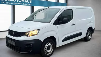 Gebraucht Peugeot Partner Premium 102 PS (75 kW) 2021 Weiß Van / Kleinbus