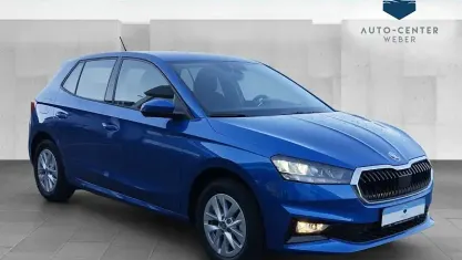 Nowe Skoda Fabia Essence 95 KM (69 kW) 2025 Niebieski Sedan/Limuzyna