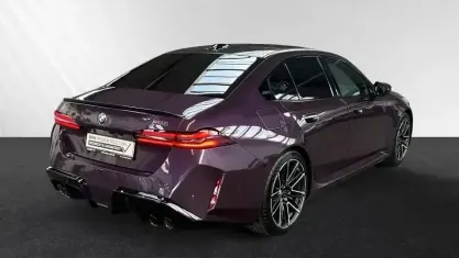 Gebraucht BMW M5 Performance 727 PS (534 kW) 2024 Sonderlackierung daytonaviolett Limousine