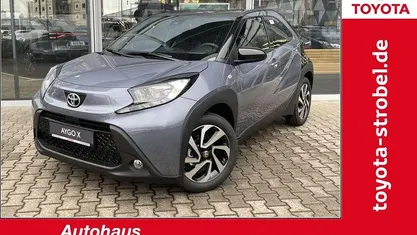 Celestite grey metallic/ dach Neu 2025 Toyota Aygo X Play SUV | 17.680 € (Fairer Preis)