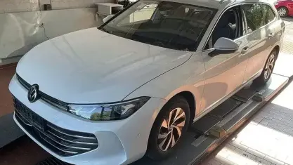Gebraucht VW Passat Business 150 PS (110 kW) 2024 Weiss Kombi
