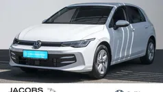 Gebraucht 2024 VW Golf VIII Life Limousine | 24.480 € (Fairer Preis)