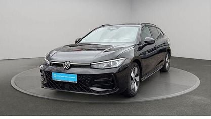 Gebraucht VW Passat R-line 177 PS (130 kW) 2025 Grenadillschwarz metallic Kombi