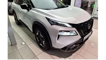 Pearl white perleffekt/kontrastfarbe diamond black (metallic) Gebraucht 2024 Nissan X-Trail SUV | 35.595 € (Fairer Preis)