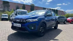 Ironblau metallic Gebraucht 2024 Dacia Sandero Expression Kleinwagen | 17.598 € (Fairer Preis)