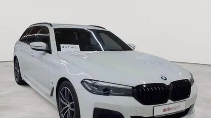 Gebraucht BMW 530 Sport Line 286 PS (210 kW) 2023 Alpinweiß Kombi