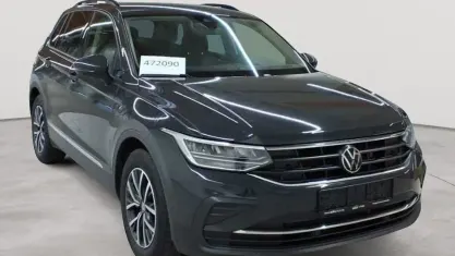 Gebraucht VW Tiguan Life 150 PS (110 kW) 2023 Grau SUV