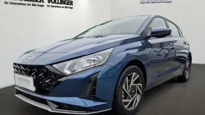 Gebraucht Hyundai i20 Trend 101 PS (74 kW) 2025 Vibrant blue / mic Kleinwagen