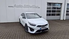 Deluxeweiß metallic Gebraucht 2024 Kia Ceed GT-Line Limousine | 27.490 € (Guter Preis)