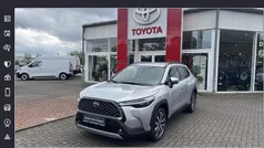 Silver metallic Gebraucht 2023 Toyota Corolla Cross Team SUV | 31.900 € (Fairer Preis)