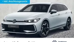 Oyster silver metallic Gebraucht 2025 VW Passat R-line Kombi | 46.450 € (Guter Preis)