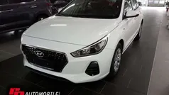 Weiß Gebraucht 2018 Hyundai i30 Pure Limousine | 11.990 € (Fairer Preis)