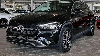 Gebraucht Mercedes GLA180 Progressive 136 PS (100 kW) 2024 Metalliclack kosmosschwarz SUV