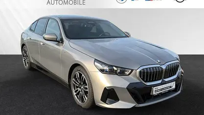 Gebraucht BMW 520 M Sport 208 PS (152 kW) 2025 Oxidgrau metallic Limousine