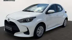 Schneeweiß Gebraucht 2023 Toyota Yaris Comfort Kleinwagen | 15.870 € (Fairer Preis)
