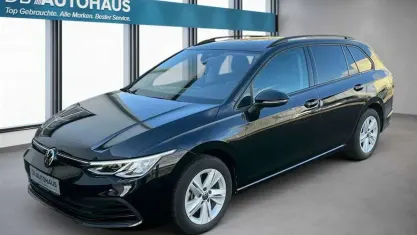 Second-hand VW Golf VIII Life 116 CP (85 kW) 2023 Negru Break