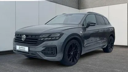 Grau Gebraucht 2022 VW Touareg R-line SUV | 48.980 € (Fairer Preis)