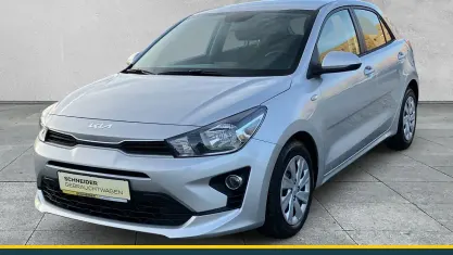 Gebraucht Kia Rio Spirit 101 PS (74 kW) 2023 Silber Limousine