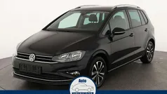 Deep black perleffekt Gebraucht 2019 VW Golf Sportsvan IQ Drive Van / Kleinbus | 15.995 € (Fairer Preis)