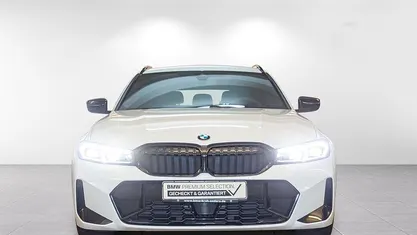 Alpinweiss iii Gebraucht 2024 BMW 318 Comfort Edition Kombi | 35.900 € (Fairer Preis)