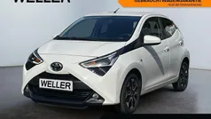 Weiss Gebraucht 2021 Toyota Aygo X-play Kleinwagen | 11.249 € (Fairer Preis)