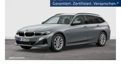 Grau Gebraucht 2022 BMW 320 Kombi | 27.870 € (Fairer Preis)
