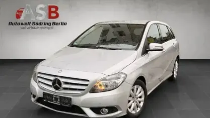 Gebraucht Mercedes B180 122 PS (89 kW) 2014 Silber Van / Kleinbus