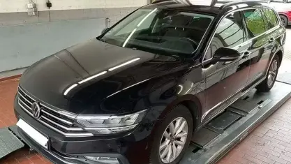 Gebraucht VW Passat Business 150 PS (110 kW) 2022 Schwarz Kombi
