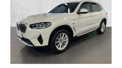 Gebraucht BMW X3 Sport Line 184 PS (135 kW) 2022 Mineralweiß metallic SUV