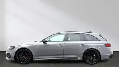 Gebraucht Audi RS4 Comfort 450 PS (330 kW) 2023 Nardograu Kombi