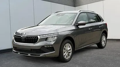 Brillantsilber metallic/silber Neu 2025 Skoda Kamiq Selection SUV | 27.110 € (Fairer Preis)