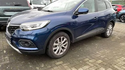 Gebraucht Renault Kadjar LIMITED 116 PS (85 kW) 2020 Blau cosmos (metallic) SUV