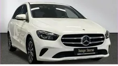 Weiß Gebraucht 2022 Mercedes B180 Style Van / Kleinbus | 21.440 € (Fairer Preis)